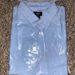 H&M Men's Light Blue Classic Button-Down Dress Shirt